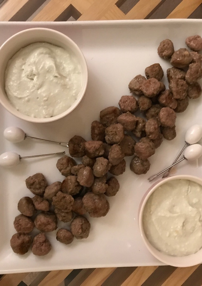 Una foto de Albóndigas con salsa de queso azul