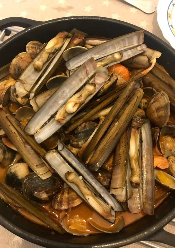 Una foto de Cazuela de Mariscos “a mi manera”