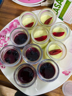 Hình của món Panna Cotta Việt Quất - Trà Xanh.