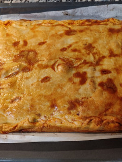 Una foto de Empanada de pisto 😋😋😜