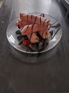 Una foto de Canelón de jamón relleno de pollo con salsa ranchera