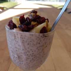 Una foto de Pudín de chía yogurth y frutas