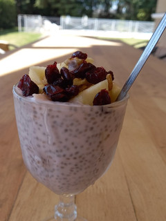 Una foto de Pudín de chía yogurth y frutas