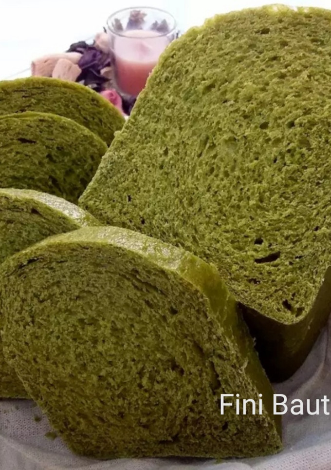 Una foto de Pan de molde sin corteza de espinacas