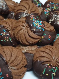 Una foto de Galletas de chocolate de mi país 🇲🇦 Te vas a chupar los dedos/ comida de Marruecos