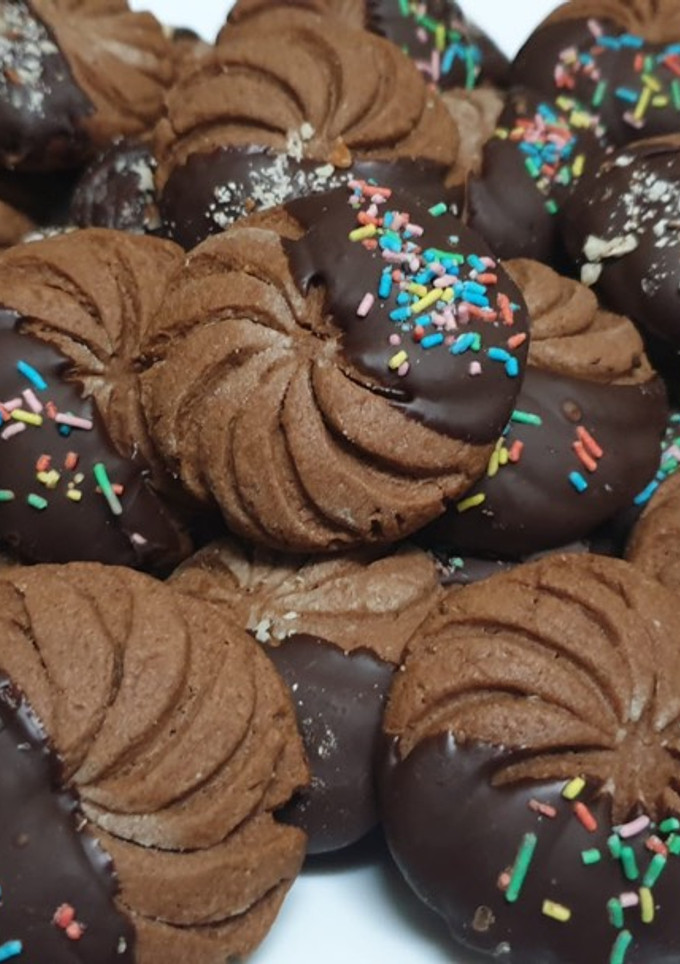 Una foto de Galletas de chocolate de mi país 🇲🇦 Te vas a chupar los dedos/ comida de Marruecos