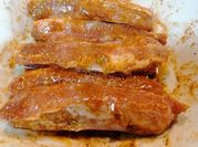Una foto de costilla de cerdo con achiote