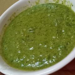 A picture of Green chatpati chutney.
