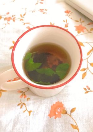 Tulsi-ginger tea রেসিপির প্রধান ছবি