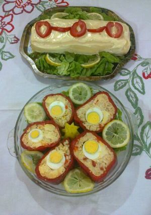 Una foto de Morrones rellenos de arroz y queso