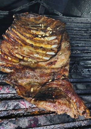 Una foto de Cordero de 4 horas, adobado a la parrilla