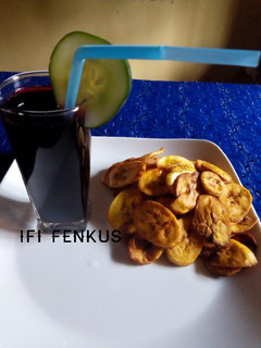 A picture of Pineapple flavoured zobo drink with plantain chips.
