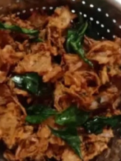 மொரு மொரு வெங்காய பக்கோடா(onion pakoda) 🧅 செய்முறை முக்கிய புகைப்படம்
