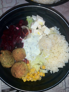 Una foto de Falafel freidora de aire 🧆 y salsa de yogur