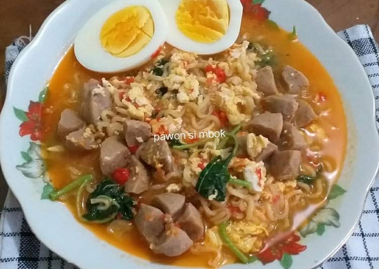 Mie instan ayam bawang variasi bayam