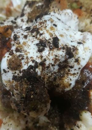 A picture of Dahi bhalle.