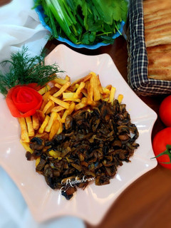 عکسی از دستور خوراک قارچ و سیب زمینی