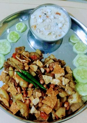 A picture of Makhana kheer with dhaniya Aloo moongfali chaat.
