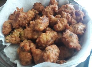 Una foto de Buñuelos arroz (cualquier arroz que haya quedado sirve)