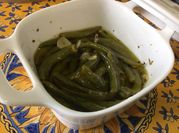 Une photo de piment vert confit