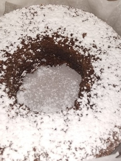 Una foto de Bizcocho de yogur con chocolate