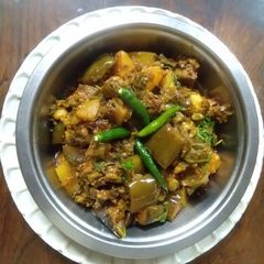 A picture of Winter special brinjal flat beans curry.