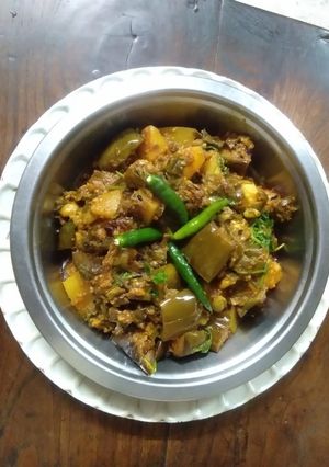 A picture of Winter special brinjal flat beans curry.