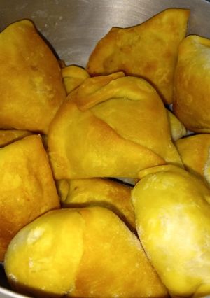 A picture of Gobhi Samosa.
