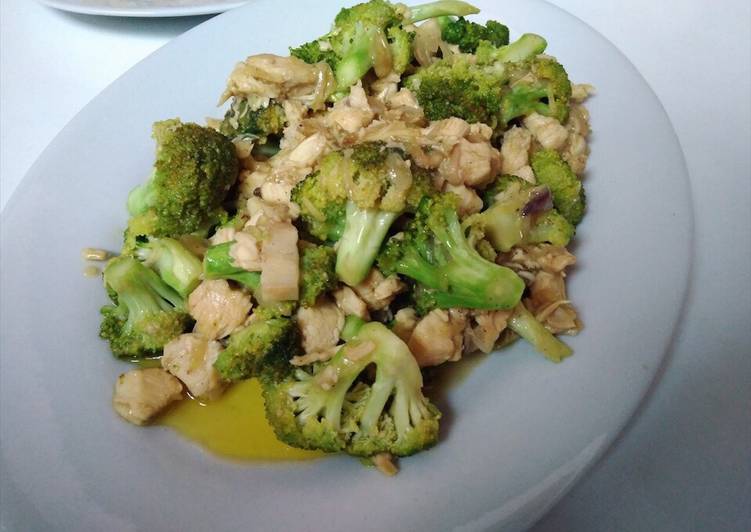 Proses meracik Ayam cah Brokoli, bukan brokoli, Menggugah Selera