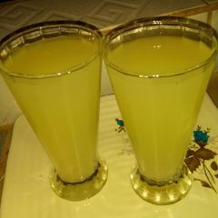 Lemon and ginger juice A picture of Lemon and ginger juice.