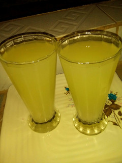 A picture of Lemon and ginger juice.