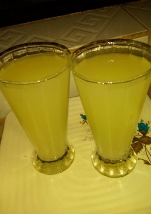 A picture of Lemon and ginger juice.