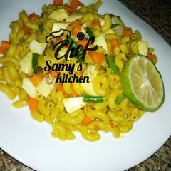 A picture of Macaroni in egg.
