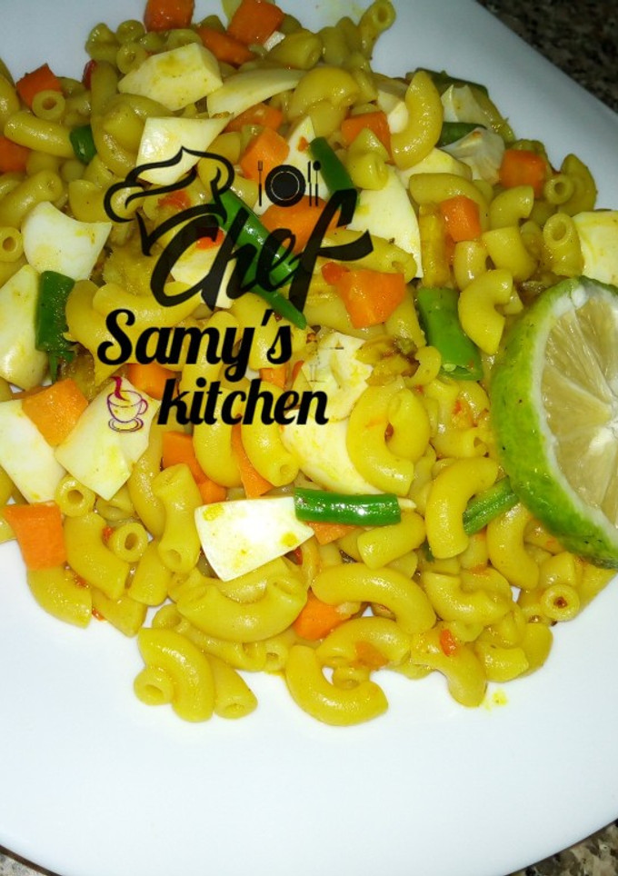 A picture of Macaroni in egg.