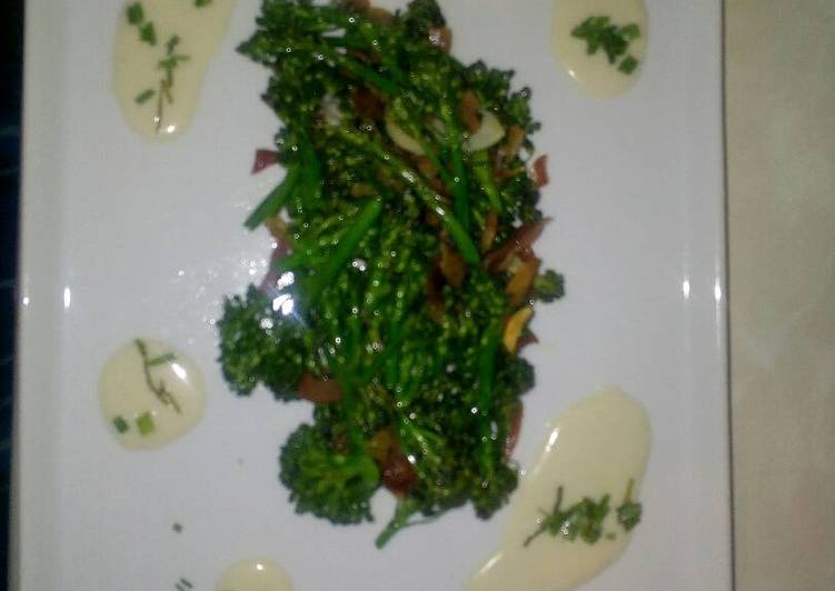 Bimi salteado con jamon al ajo blanco