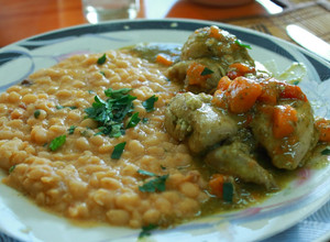 Una foto de Seco de pollo con frejoles