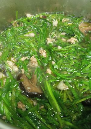 Hình của món Canh lá hẹ nấu nấm đông cô.