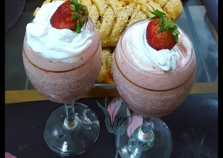 Recipe of Award-winning Strawberry Milk Shake 🍓