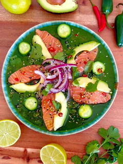 Una foto de Salmón con Gazpacho de Jalapeños
