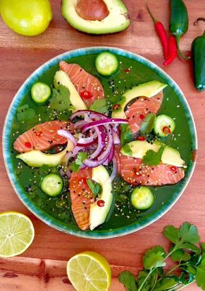 Una foto de Salmón con Gazpacho de Jalapeños
