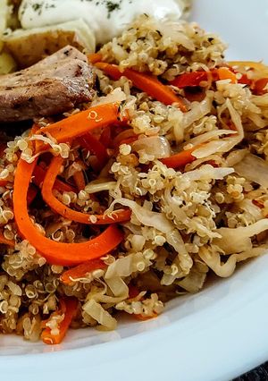 Una foto de WOK CON Quinua y Vegetales🥕🫑🌶a la Teriyaki...!