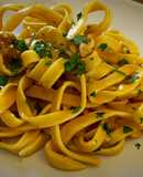 Pasta con curry rojo de calabaza