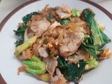 เส้นใหญ่ผัดซีอิ๊ว