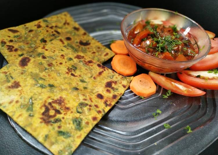 Methi ka paratha with tomato chutney