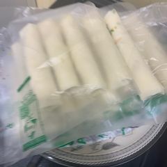 A picture of Spring rolls.