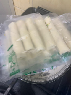 A picture of Spring rolls.