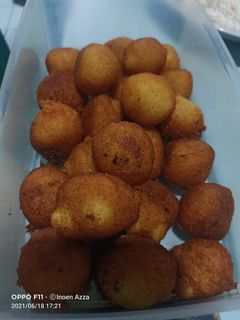 Foto resep Jemblem singkong isi gula merah