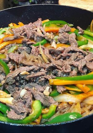 Hình của món Miến trộn hàn xẻng Japchae.