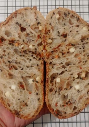 Foto resep Wijen Jinten Hitam Chili Flakes Cheese Sourdough Bread (Open Bake Method)