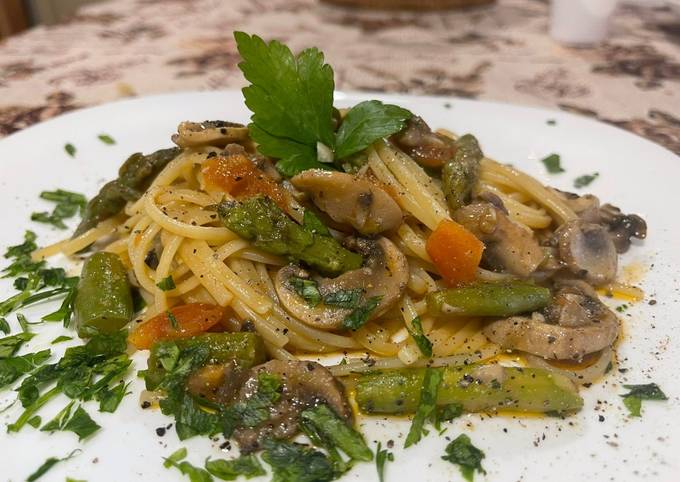 Ricetta Bavette con Asparagi, Funghi Champignon e Pomodorini di Fabio ...